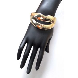 💋✨Fabulous Vintage MARIA RIVOLTA 1990's Lips Kiss Beso Gold Tone Cuff Bracelet